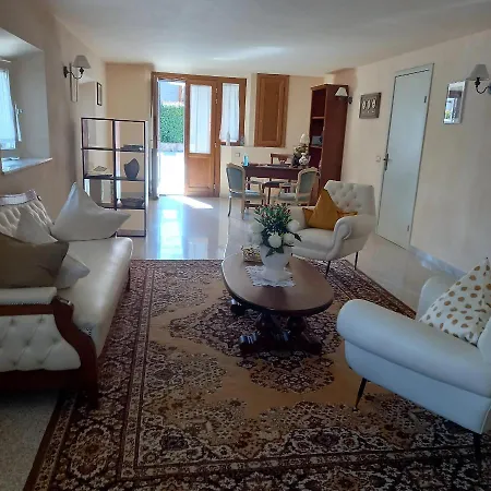 Melany Vicino Centro B&B 루카