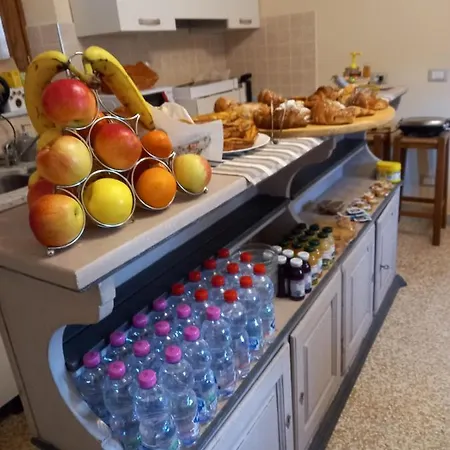 Melany Vicino Centro Nocleg ze śniadaniem Lukka