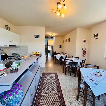 Melany Vicino Centro Nocleg ze śniadaniem Lukka