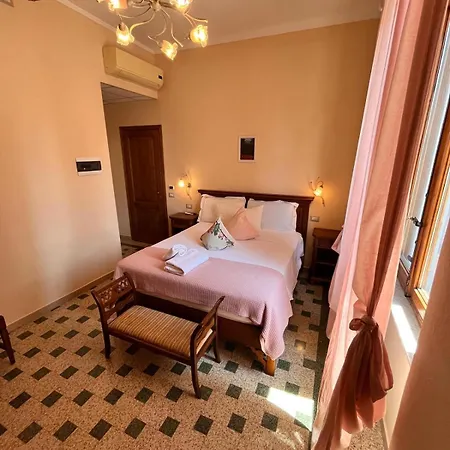 Melany Vicino Centro 3*